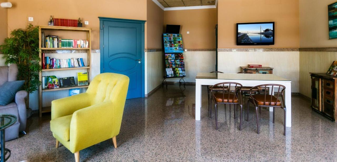 Hotel Galicia Фуeнхирола Екстериор снимка