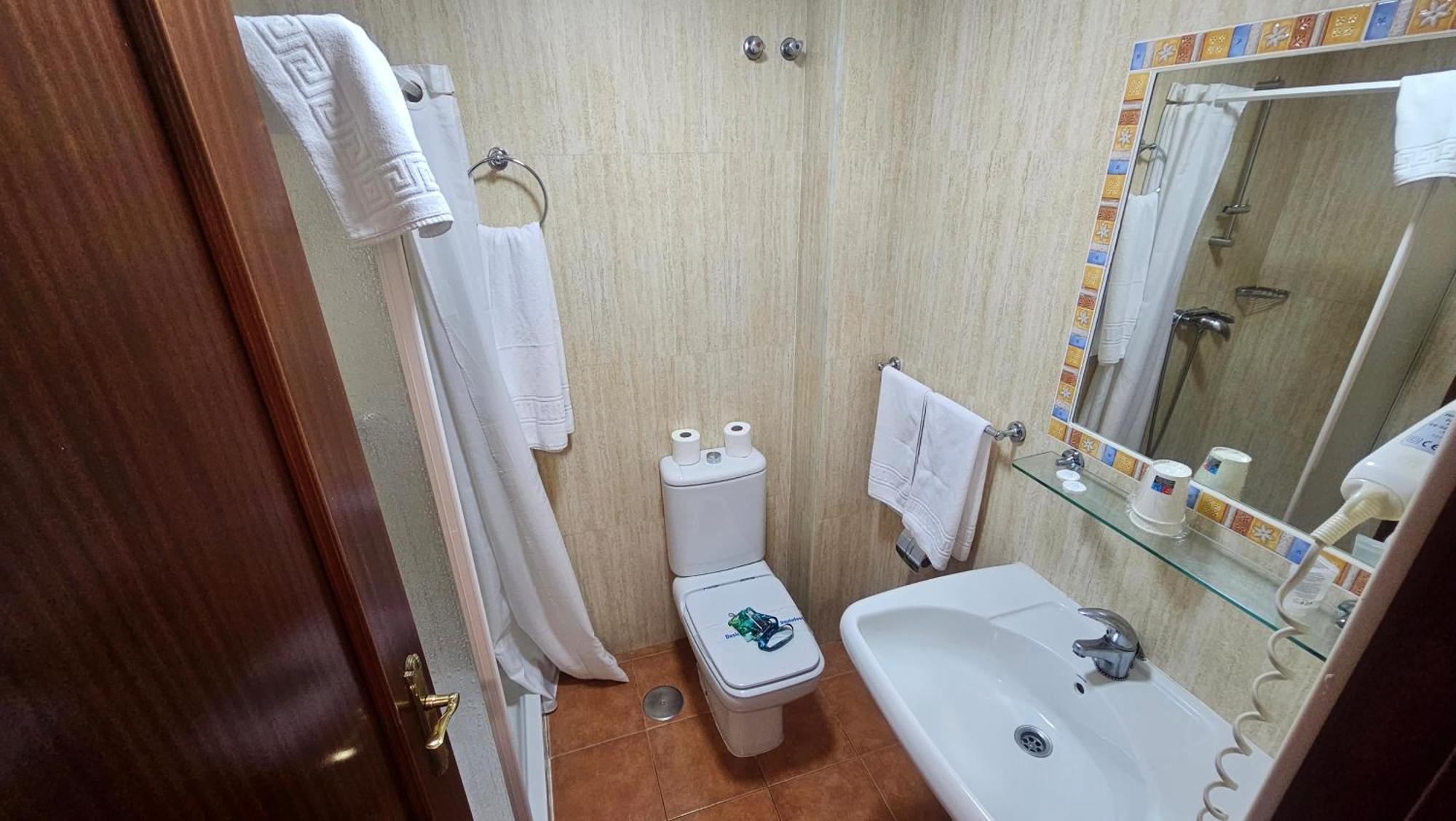 Hotel Galicia Фуeнхирола Екстериор снимка