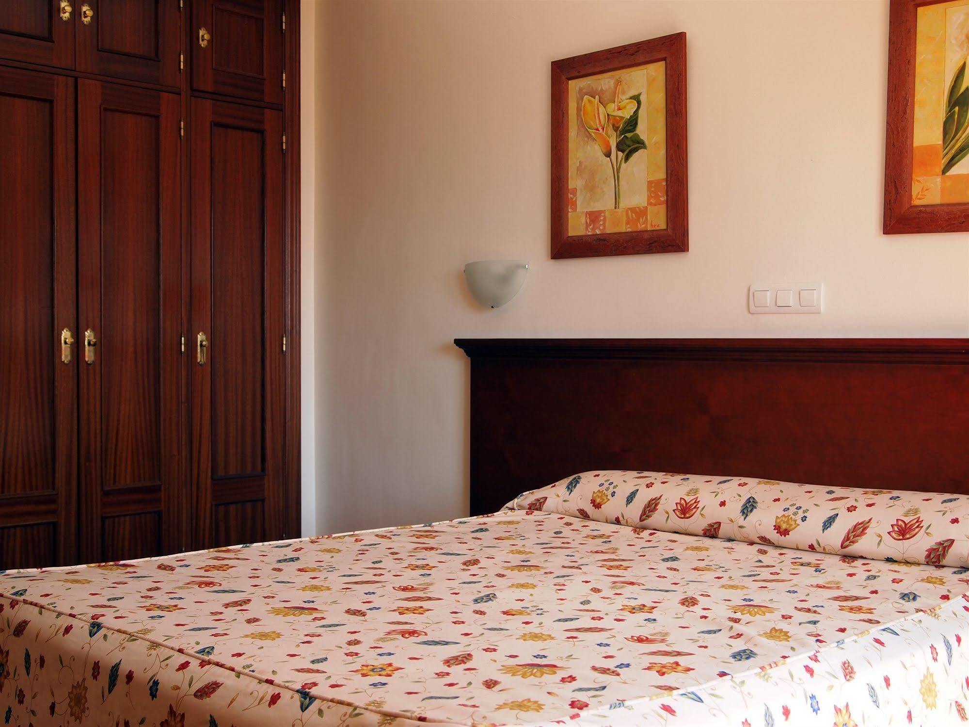 Hotel Galicia Фуeнхирола Екстериор снимка