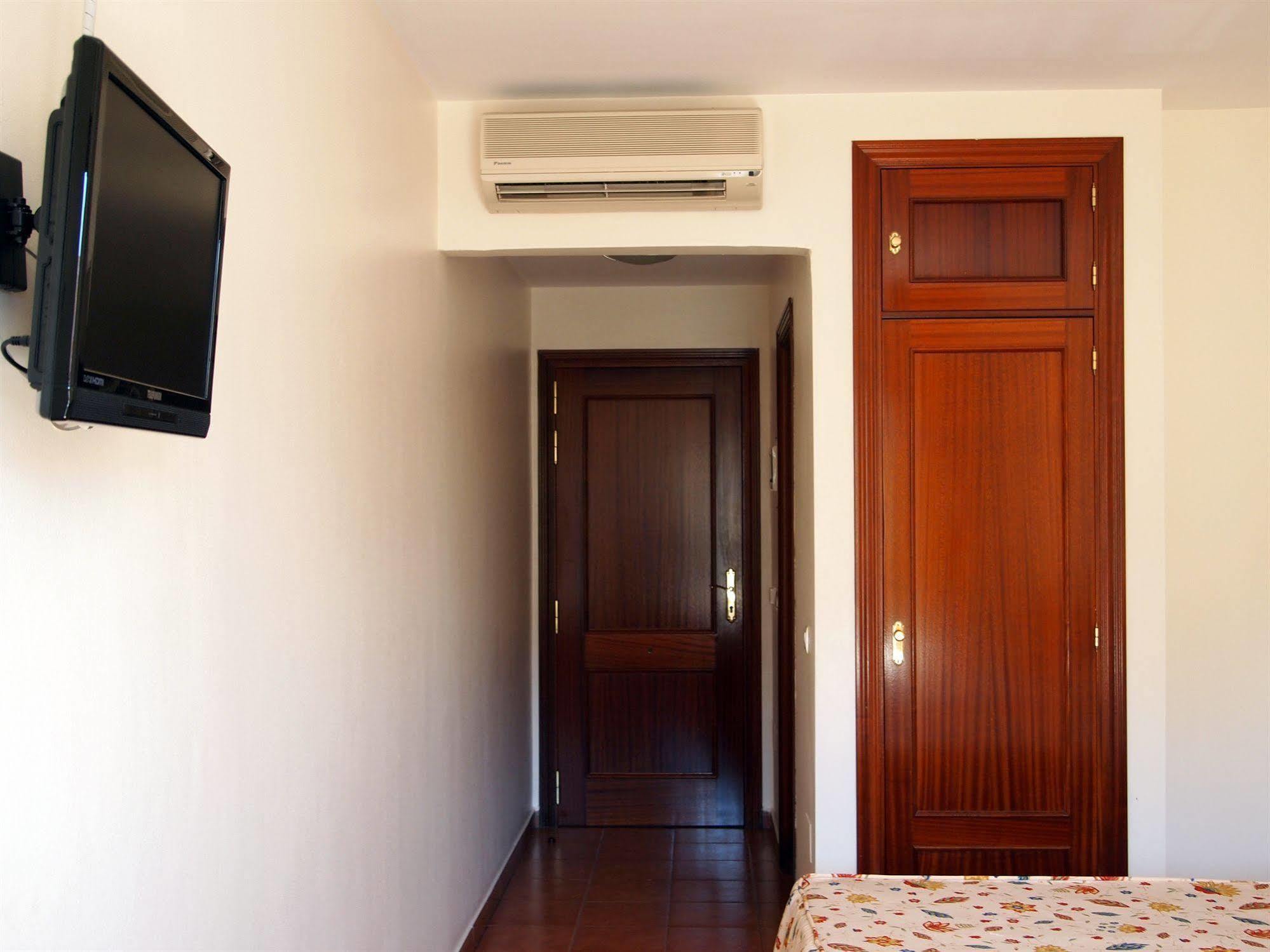 Hotel Galicia Фуeнхирола Екстериор снимка