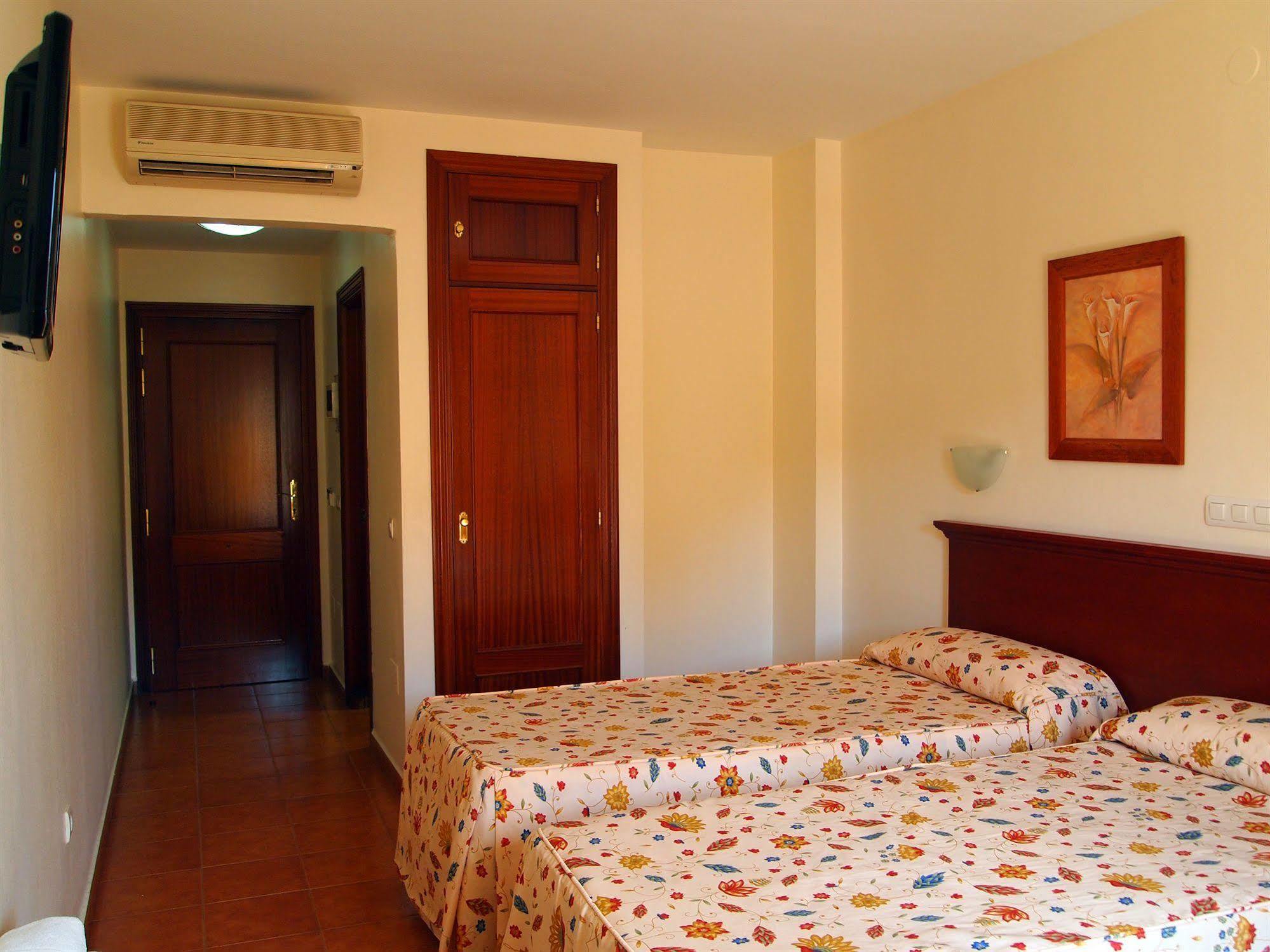 Hotel Galicia Фуeнхирола Екстериор снимка