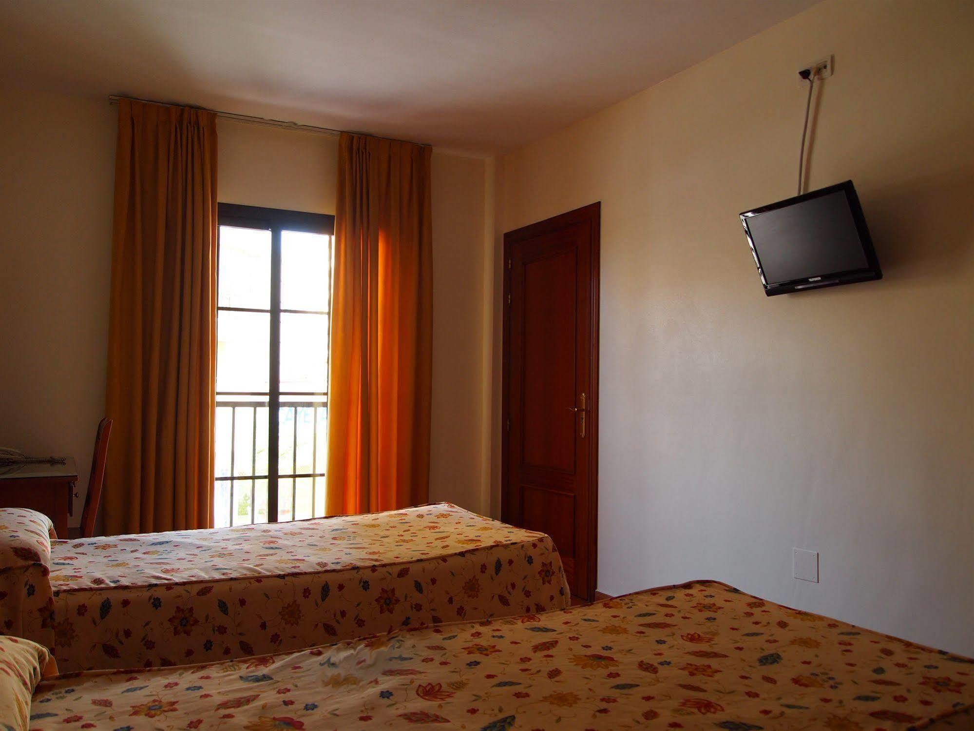 Hotel Galicia Фуeнхирола Екстериор снимка