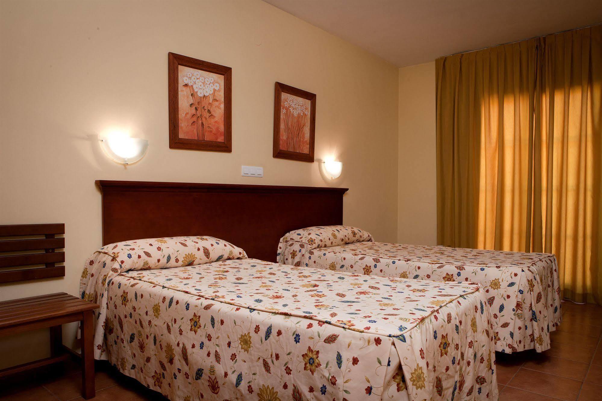 Hotel Galicia Фуeнхирола Екстериор снимка
